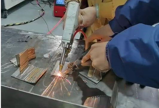 激光焊接機由哪幾部分構成？