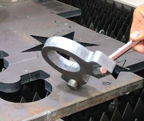 多維激光切割機廠(chǎng)家：鋼板激光切割機多少錢(qián)一臺？