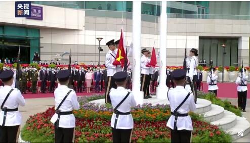 五星紅旗高高飄揚，香港回歸祖國23年